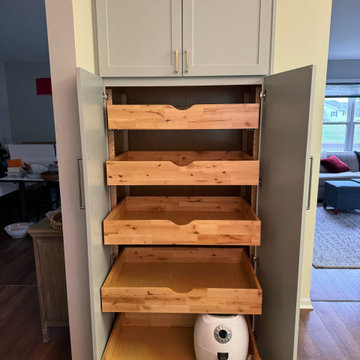 Beautiful Kitchen Remodel Done with Two-Tone Cabinets