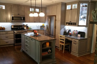 Example of a classic kitchen design in Charlotte