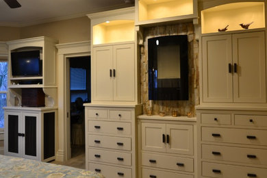 Elegant closet photo in Columbus