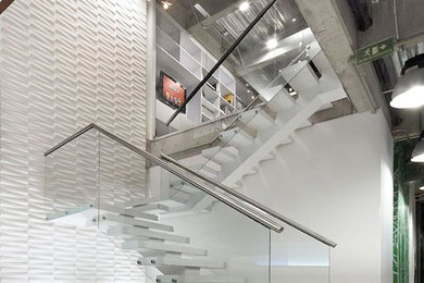 Example of a minimalist staircase design in Miami
