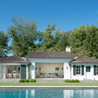 ニューヨークの中サイズの長方形カントリー風おしゃれなプールの写真