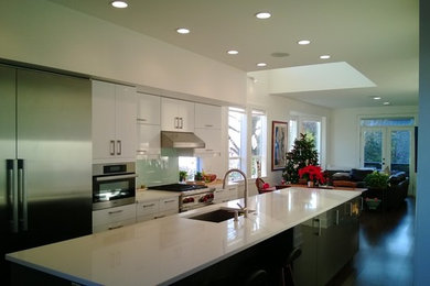Trendy kitchen photo in Seattle