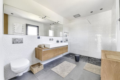 Inspiration pour une salle de bain design.