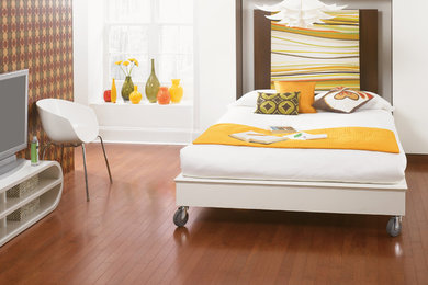 Example of a minimalist bedroom design in Chicago