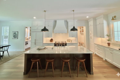 Transitional kitchen photo in Raleigh