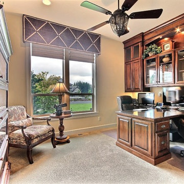 Home Office - The Poplar - Super Ranch in Monet's Garden