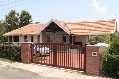 Example of a classic entryway design in Other