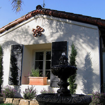 A Spanish Style fountain in a Santa Barbara garden