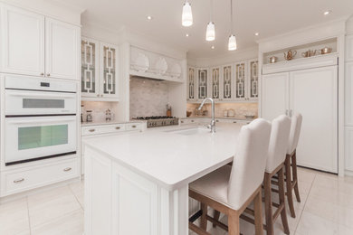 Inspiration for a transitional kitchen remodel in Ottawa