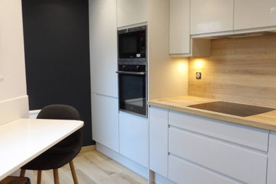 Cette image montre une maison design.