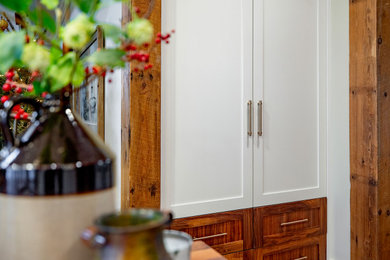 Kitchen - transitional kitchen idea in Atlanta
