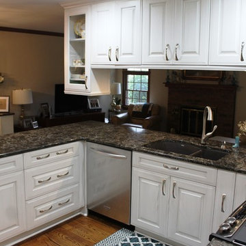 Ultracraft Maple Royalton in Arctic White w/ Nickel Linen Glaze