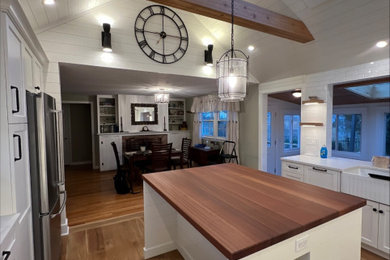 Inspiration for a farmhouse kitchen remodel in Bridgeport