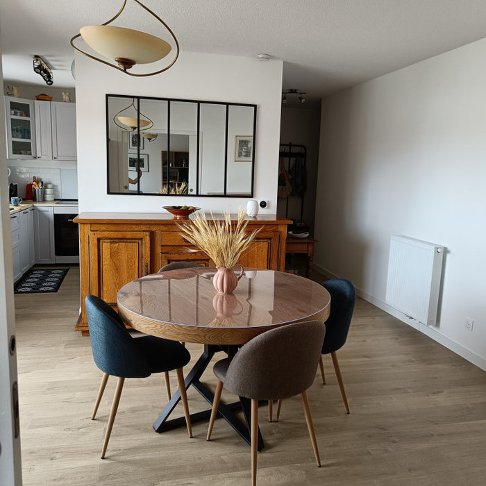 Elegant dining room photo in Bordeaux