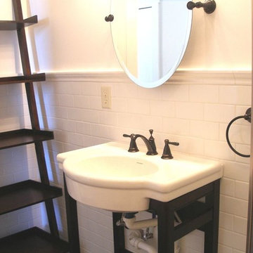 Upstairs Upscale Apartment