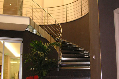 Immagine di una scala design di medie dimensioni
