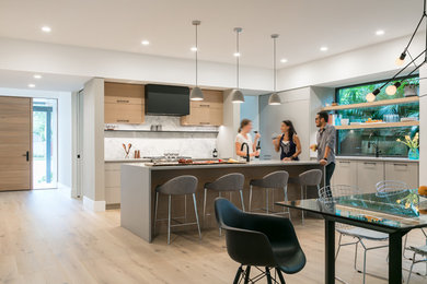 Trendy kitchen photo in Tampa