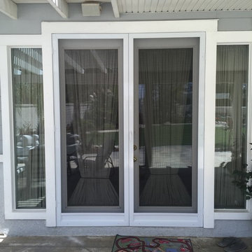 Swinging screen doors