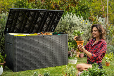Deck - scandinavian deck idea in Indianapolis