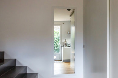Gerade, Mittelgroße Moderne Betontreppe mit Beton-Setzstufen in Düsseldorf