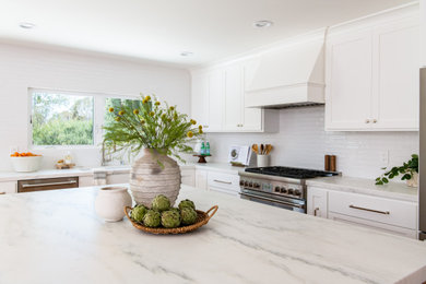 Example of a classic kitchen design in Orange County