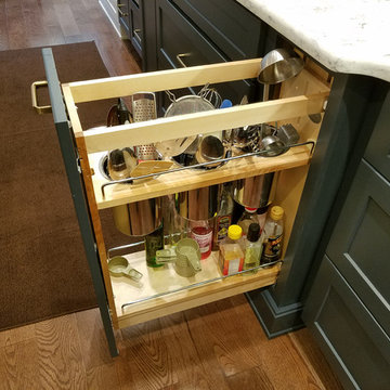L-shaped transitional kitchen in North Haledon, NJ