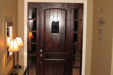 Example of a classic entryway design in Austin