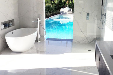 Bathroom - contemporary bathroom idea in Los Angeles