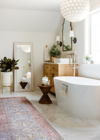 トランジショナル 浴室 by Kate Bendewald Interior Design (KBID)