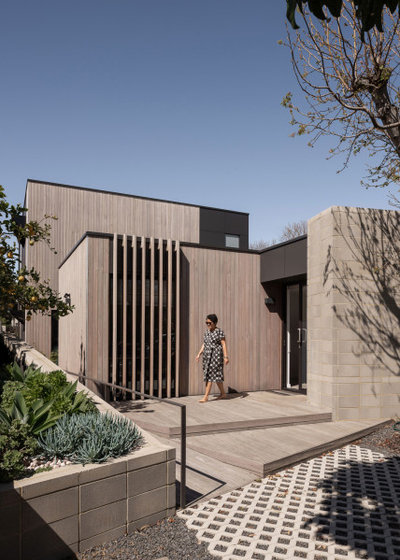 Contemporary Exterior by Robeson Architects