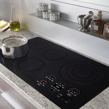Wolf 36" Smoothtop Electric Cooktop, Black | CT36EU