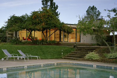Mid-sized minimalist beige one-story exterior home photo in San Francisco