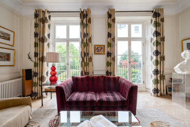 Traditional living room in London.
