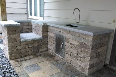 Design ideas for a traditional landscaping in Minneapolis.