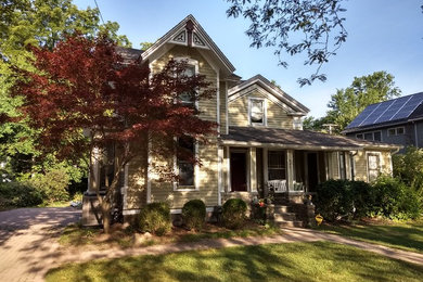 Victorian two-story house exterior idea in Detroit