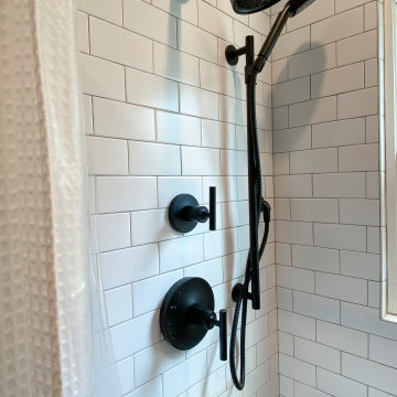 Universal Bathroom with Elegant Features