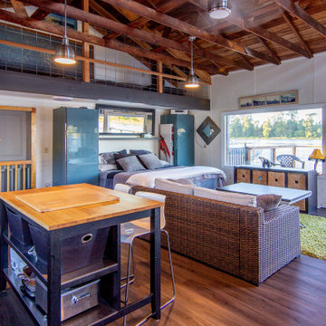 1 Dollar Boathouse