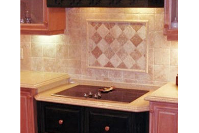 Example of a classic kitchen design in Portland