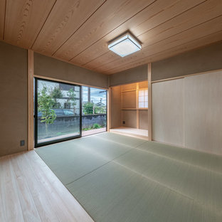 Ispirazione per una camera matrimoniale etnica di medie dimensioni con pareti beige, pavimento in tatami e pavimento blu