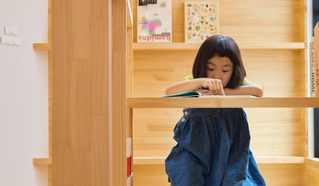 Houzz Япония: Узкий дом в Осаке с необычной лестницей