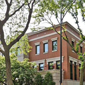 Luxurious Lincoln Park Location
