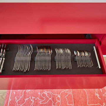 Rotes Sideboard, schönes Detail