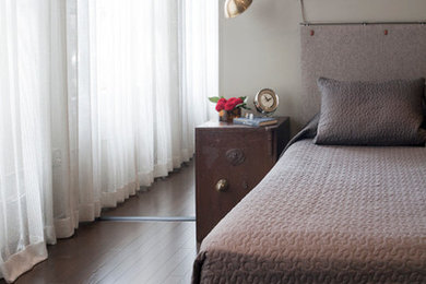 Inspiration for a contemporary bedroom remodel in Los Angeles