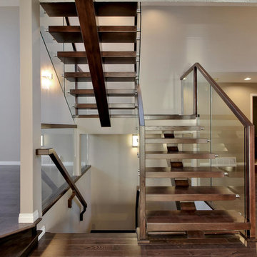 Perchless Mono Stringer with Glass Railing