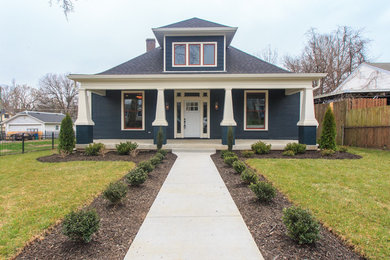 Arts and crafts home design photo in Nashville