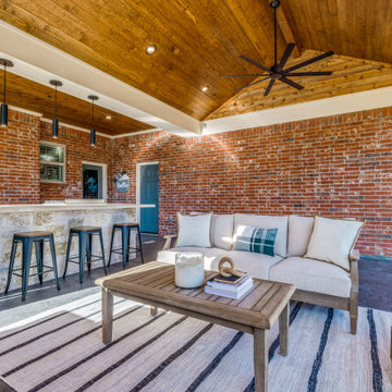 Covered Porch Outdoor Living Room In Sunnyvale TX