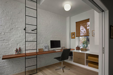Design ideas for a home office in New York.