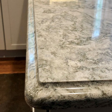 Bettendorf, IA Dura Surpeme Cabinets Linen White Cambria Berwyn