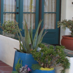 2012 Pasadena Showcase House - Outdoor Pots And Planters
