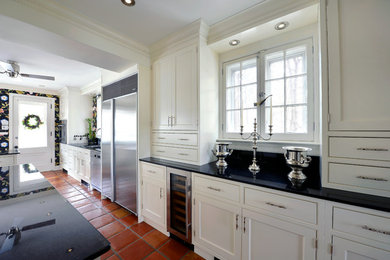 Inspiration for a cottage u-shaped eat-in kitchen remodel in Toronto with an undermount sink, shaker cabinets, white cabinets and stainless steel appliances